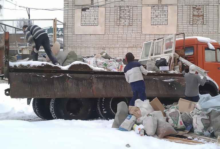 Вывоз мусора с грузчиками из Ступино в Москва